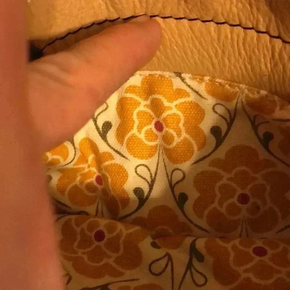 Emma Fox two-toned saddle crossbody bag. - Picture 5 of 10